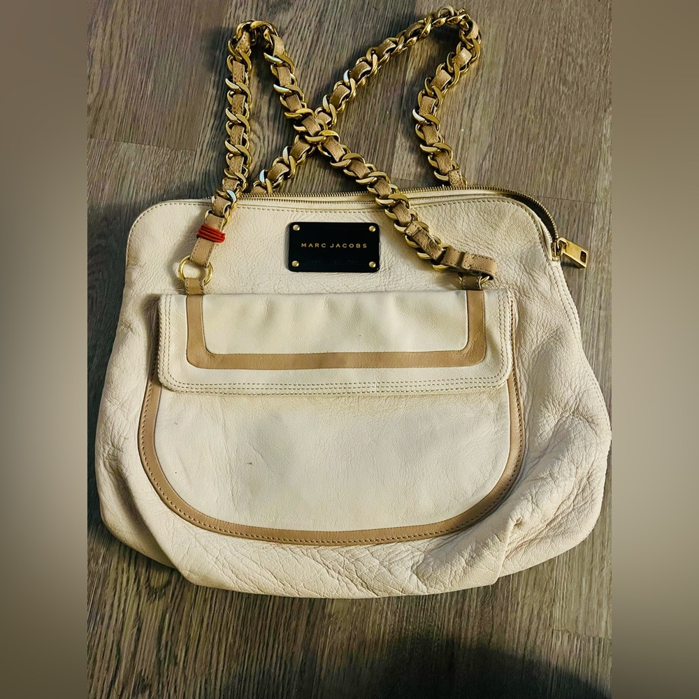 Marc Jacobs Off White and Gold Shoulder Bag with Chain Strap.
